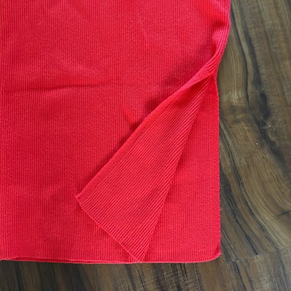 New Willow and wind red vneck bodycon dress. - Picture 10 of 12